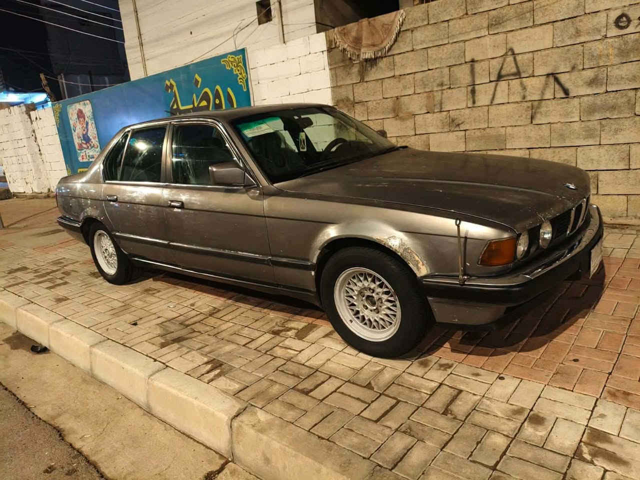 سلام عليكم للبيع فقط بي ام ٩٢ فول جاهزه سياره للصبغ بس ترشه
كير محرك صدر تخم تاير كهربائيات كله شغال  سياره تاخذع بس ترشه صفحه عدله موس لا ضربه ولا ترويج  سعر سياره ٣٥ وبيه مجال جدن بسيط للشراي مكانه رمادي ***********
