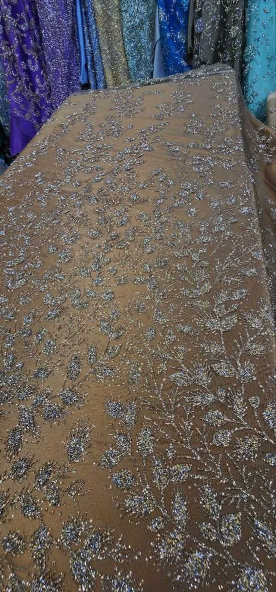 مساء الخير 
كيبور حجر بارت 3🥰
ديالى/المقداديه/السوك القديم 
للحجز ***********

نص مكتوب في الصور:
- تصميم فستان عدل من قماش أقمشة ابو عبدالله المقدادية سوق القديم
- أقمشة ابو عبدالله المقدادية سوق القديم تصميم خاص بأناقة تليق بك فخامة .. في كل تفصيلة