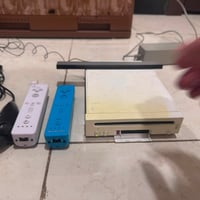نينتيندو وي wii للبيع للبيع شغال طبيعي ما اعزف اذا مهكر او لا بس اعتبر...