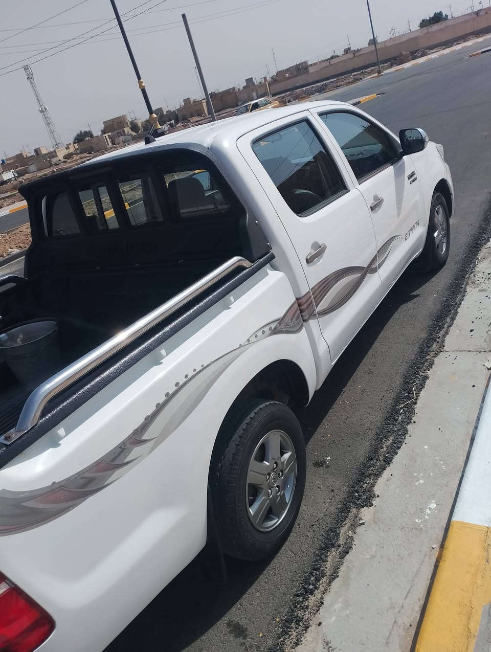 للبيع فلاونزه مديل 13 كويتي شاصي 19 كفاله عامه بدي صبغ ضربه براغي واحد مامفتوح بيها بلاد شركه الكير أوتوماتيك رقم ميسان الماني راعيها متوفي وعنده أبنه الجبير وكاله عامه مطلقه وماعنده قاصرين وأنا وياه كملنه كلشي عليك تشتري وتروح أسدد ضريبة وغرامات وهذني يطيحن من سعرها الضريبه أنته وشطارتك بعد والعرف والترتيب أما الغرامات المروريه 600 ألف السعر ليش الناس أضوج من كتابت السعر ماادري المهم سعر السيارة 185 وبيها مجال للطيبين إذا صارت القسمه والشخص اشتره اطيه مده شهر يداور وإذا يريد سبوع يداور واكفله شرط المداور مكان السيارة ميسان حي الصدر المجبس سابقا وهذه رقم الهاتف *********** لأ تسالني بعد عن شي كلشي كاتب وذاكر بالمنشور
