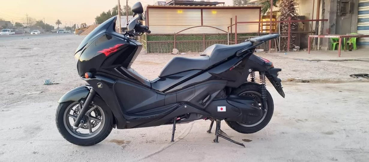 تحية طيبة للبيع فقط هوندا ڤاز ياباني اصلي  دراجة ربمه جديده كفالة ماشية حاليا 23  السعر 16$  مكاني بغداد الغزالية 
***********
