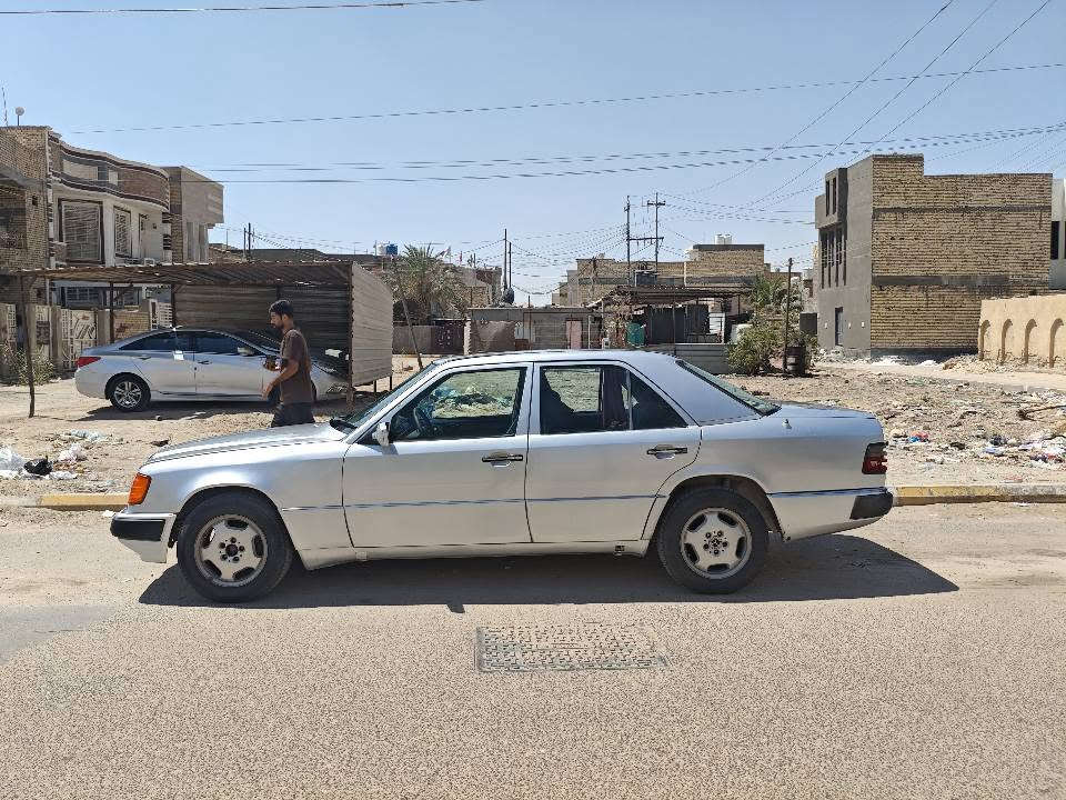 سلام عليكم مارسدس دب موديل 1990 للبيع محور مكينة vvt 3000 سيارة مكفولة من العيب الشرعي قواعد دبلات سليمة سيارة جاهزة عوزهة بس تبريد شديت منضومة تبريد جديدة فريز و راديتر و فان كاملة عوزهة بس كمبريسر
مكاني ناصرية سعر 45  للتواصل *********** ناصرية, ذي قار
