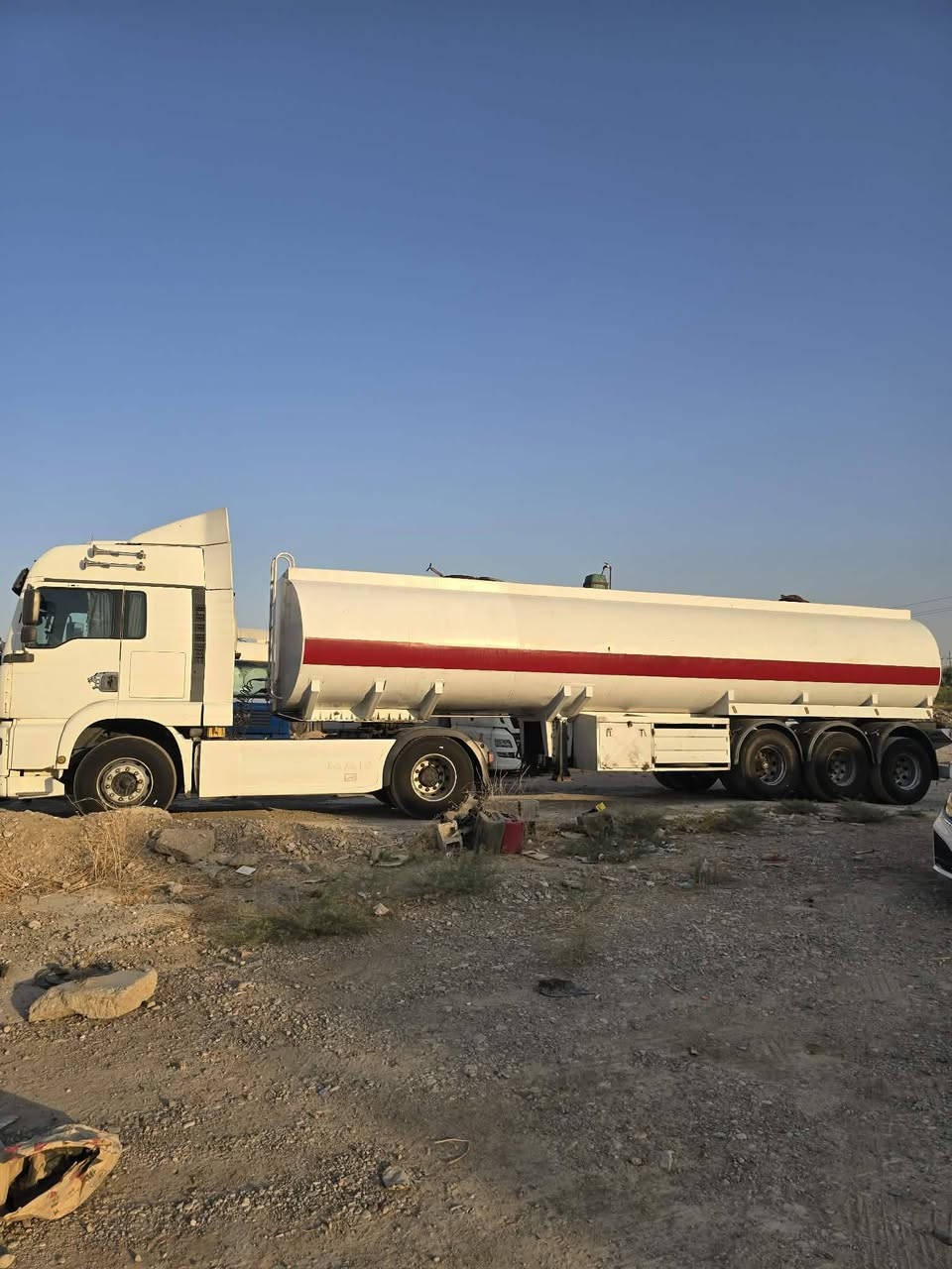 مان 2004 فوول مواسفات 
حجم 460 بەشەرت گێڕ و مەکینە بێ عەیب 
سەنوی تازەی تاکو 2031 
ئۆتۆماتیک هاڤ ڕیتایدەر سلاجە موبەریدەی بیلادی سبلت تەنکەرەکەی ڕەبتە
شیعاری لیزری
 هەموو شتێکی جاهزە و بێ کێشەیە تایەی کەلە تازەیە و عارەبانەش سەدا حەفتایە موشتەری نیت سعر تاقی مەکەوە ***********
