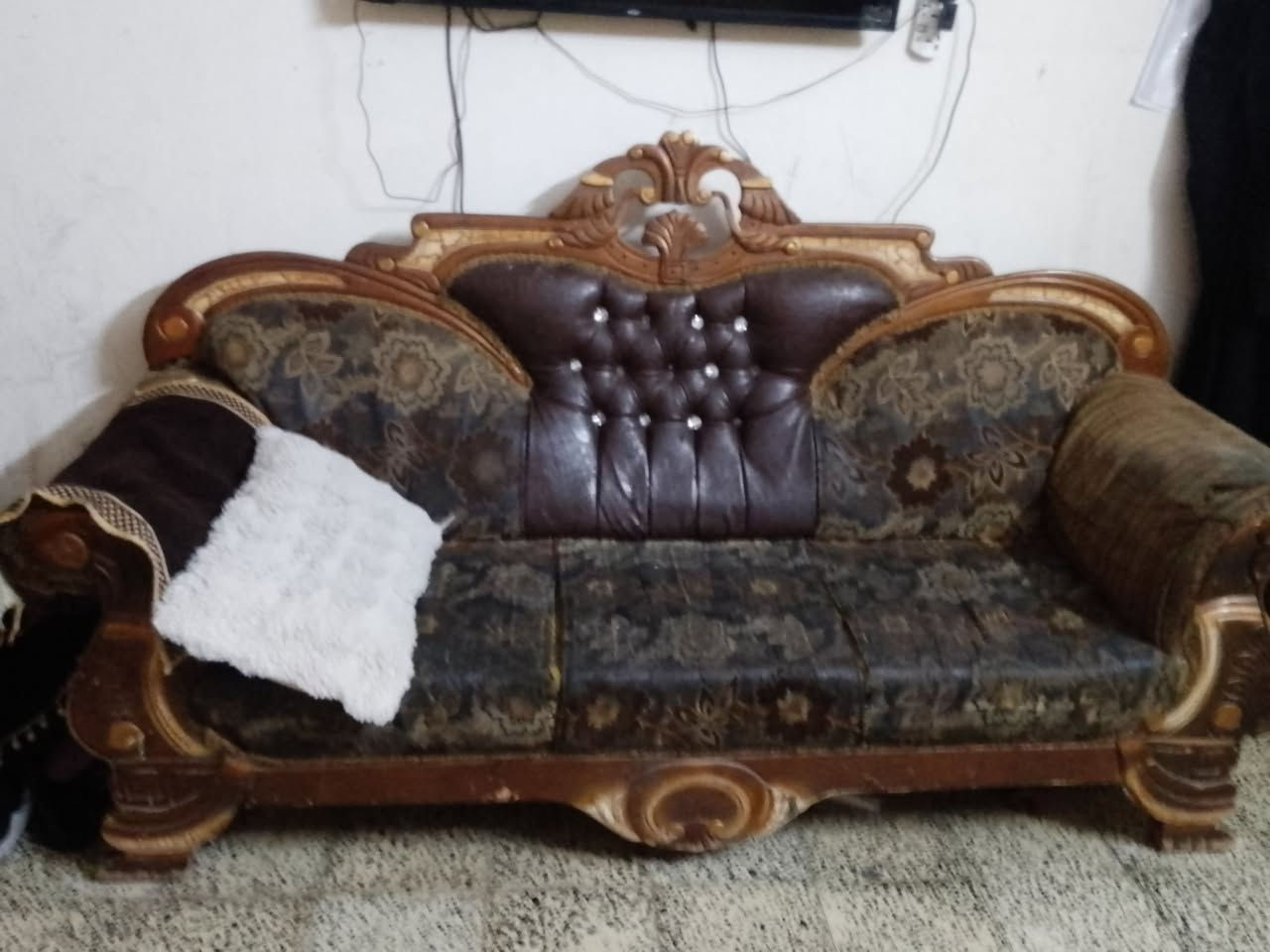 خمس مقاعد • جهاز شمع جديد • كاوية