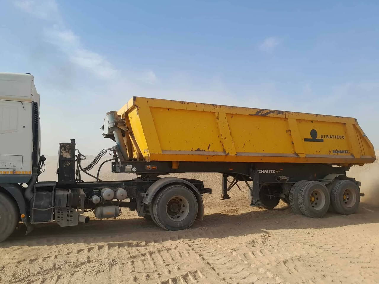 السلام عليكم 
للبيع عربانه اوربيه
 شمتز امانيه 22 متر 
كفاله عامه
تايرات نص عمر R11
ترهم مقطوره 900 طن وزنها 
دنكير 14 بيبي 
جوبلس برميل 818
***********
***********
