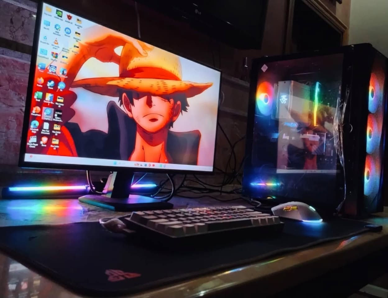 سيت اب pc مواصفات ممتازه و نظافه فول (للمراوس) فقط مع واحد من ذني الاجهزه اهم شي يكون نظيف و بطاريه جيده :
هونر ماجك 8 برو 
كلاكسي s25 الترا
شاومي 15 الترا 
كوكل بكسل 10 برو xl 
----------
المواصفات :-
CPU - CORE I5 12400F 
CPU COOLER RGB غازي لون ابيض
GPU - RTX 3050 8G GALAX
MB - ASUS B760M PLUS 
RAM - 16G 3200 T-FORCE RGB
HARD1 - M.2 NVME 250GB SAMSUNG EVO 970
HARD2 - HDD 1TB TOSHIBA  
CASE - GALAX 4FAN RGB 
-----------
الملحقات :-
الشاشه : GIGABYTE 200HZ FHD IPS 25
الماوس : FANTECH RGB احترافي لون ابيض
الكيبورد : REDRAGON FIZZ RGB لون ابيض 
ماوس باد FANTECH 
----------
مكاني بغداد - الحريه
رقمي ***********
