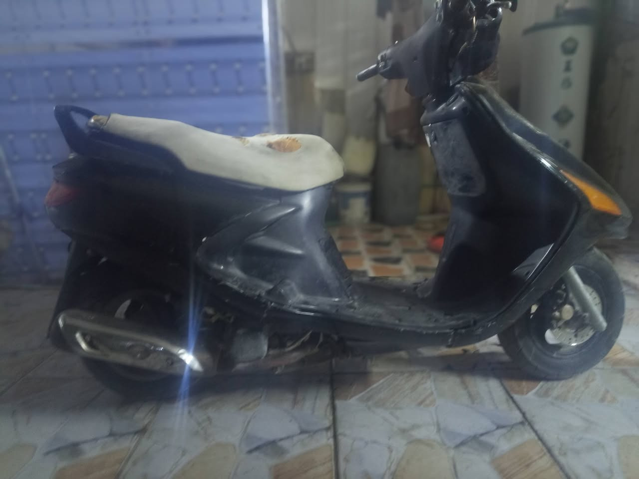 االسلام عليكم فراشه للبيع السعر300قفل المحرك ما مفتوح( ختم واحد  من الطول للطول)  المكينه تدخن تفاصيل اكثر تفضل خاص او اتصل على الرقم ***********
