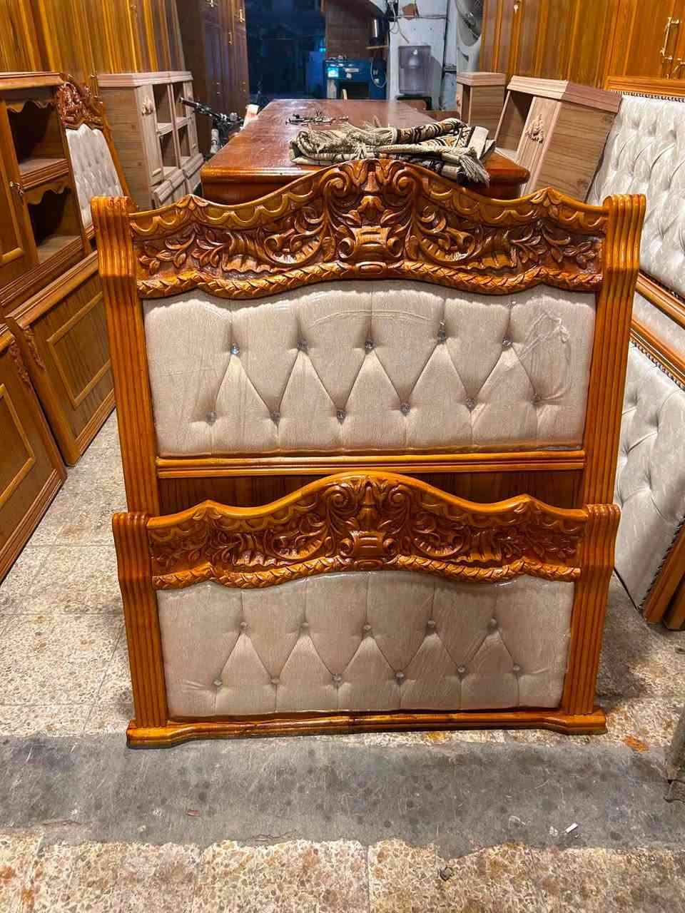 تخت نفر للبيع جديد زان مصري ✨✨🛎🛎
صاج زان مصري حفر شغل توصي ثقيل  كشن بلوك✨6 رجلين 

العرش متر الطول مترين 

للاستفسار الاتصال على الارقام 

اسيا 📞(***********)

كورك📞  (***********)

عنواننا 

الحدباء معرض ابو حسون قرب مرطبات البحرين ❄️⭕️⭕️
