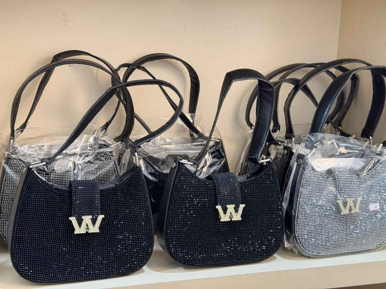 🖤✨ جنطة كريستال فخمة
💰 بس 6,000 👜
