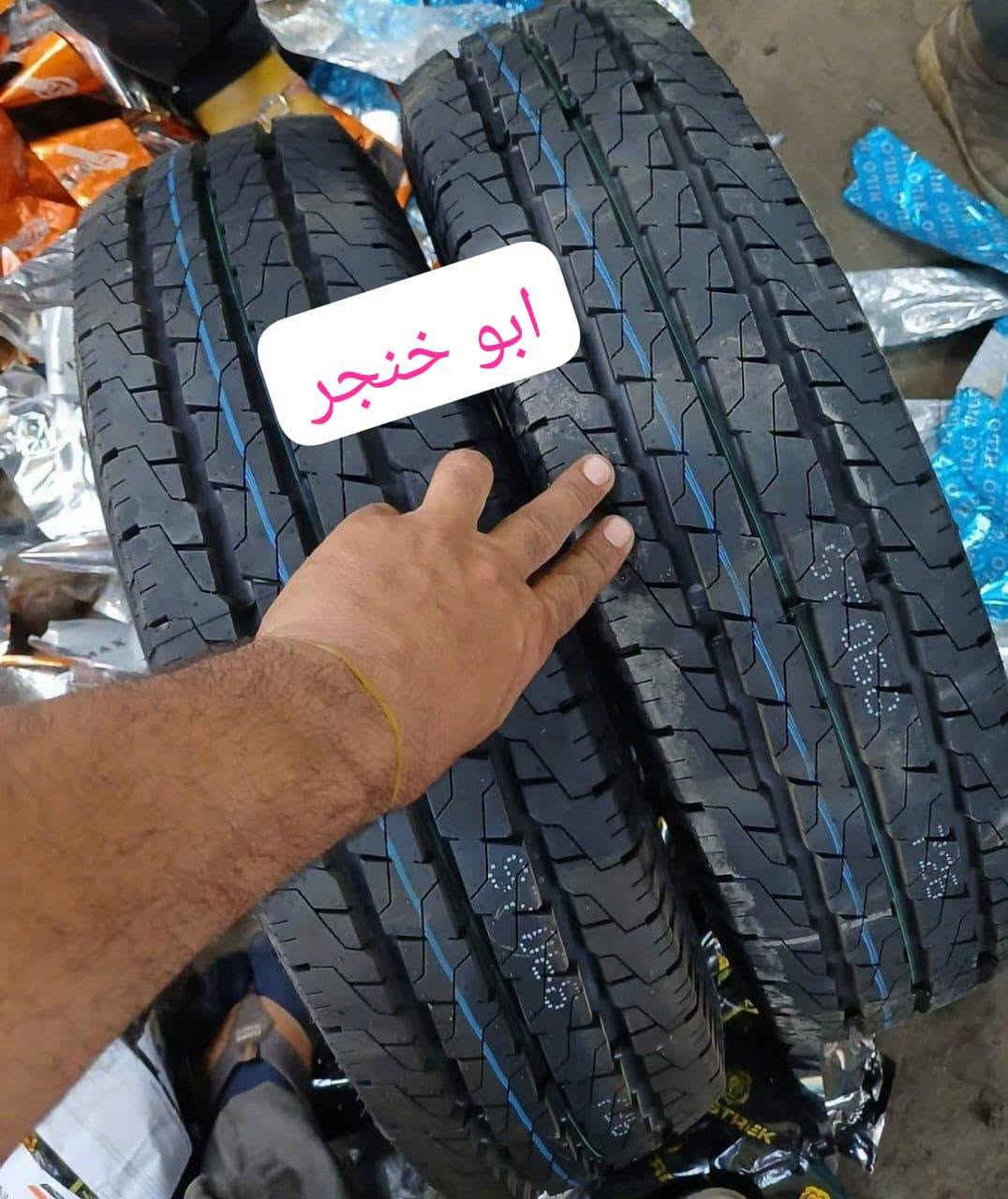 هلا وسهلا/ باضيوفنا الكرام وصلت وجبه قياس ١٩٥/١٤ وقياس ثاني ١٥ خط ابيظ  مجمع ابو خنجر    يرحب بكم هاي المصداقيه مع اناس زورونا في موقعنا الكائن في بغداد حي النصر طريق مشتل الواقع في حي النصر مجاور المعارض حي دجله أخوني اذا شخص اتصل عليه وماجاوبتك اريدك تعذرني لود علينه بالاتصالات ولود عليه بأعمل وانشاء الله اجاوبك بأقرب وقت تعال يمي تايري ضمان وأمان وراحه بال وبي ضمان سنه ويشمل كل الخدمات مثل شد وكصب وصبغ وياله وهواء نتروجين بالنص بأحدث الأجهزه  غسل السياره مجانا مع عطور ورقيات ملمع دشبول خاولي باكيت كلنس وصله بازه فلتر تبريد كلاص بنزين لايلون كشنات كل هاي هديا مجانا لتواصل عبر واتساب ***********

نص مكتوب في الصور:
- ابو خنجر
- Galaxy A17