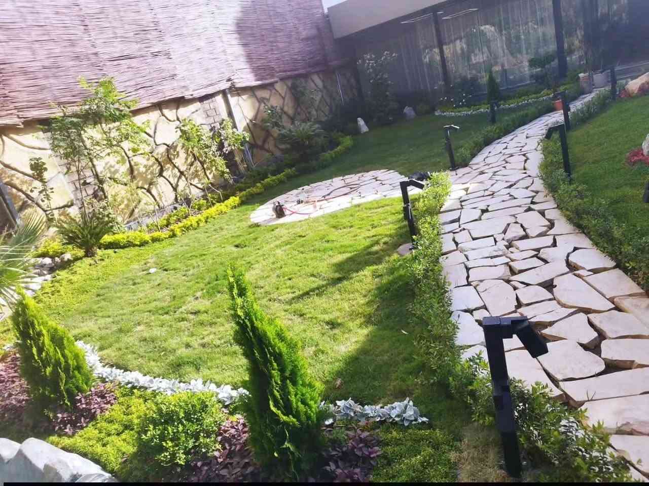 عمل حدائق بأحدث الديكورات 
تقليم . .زراعه ..قص ثيل 
توصيل زرع فقط كلشي متوفر 
***********  ابو فاطمه
