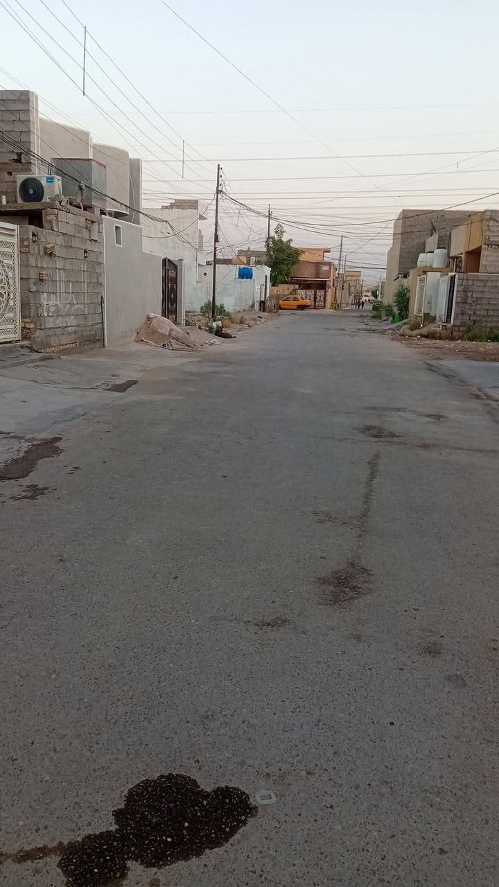سلام عليكم بيت 🏠 طابقين للبيع منطقة الاصلاح جهت تمايمه  طابق الثاني معزول من ماء وكهرباء للستفسار انتصل على هاذا رقم الهاتف ***********
