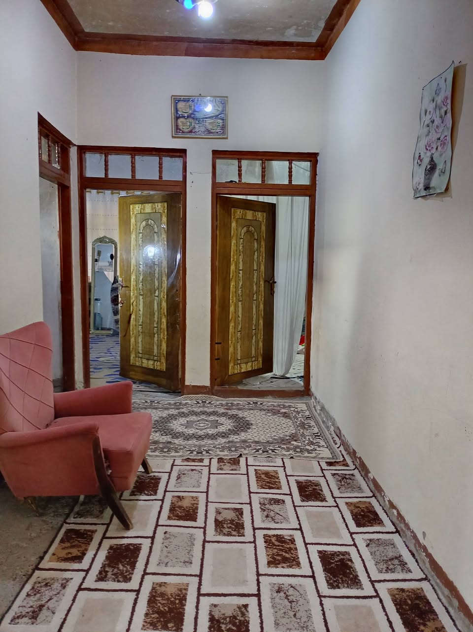 السلام عليكم
بيت للبيع في مجمع غدير
المساحة ٣٠٠ متر
يحتوي على ٣ غرف نوم واستقبال وهول وصحيات داخلية وخارجية 
والبيت يحتوي على غطاس للماء خاص بالبيت 
السعر ٥٠ مليون 

رقم الهاتف:  ***********
