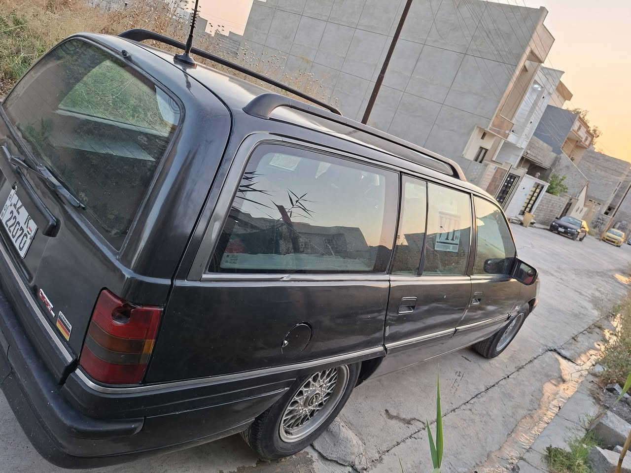 اوميكا حجم 20 للبيع/ موصل
رقم نكليزي مسطرة نينوى 
سنويه لل2030 غرامات صفر
طخم كدام وره جديد
كير ومحرك وشواصي شرط 
وايرمنيه وكهربائيات كلها شغاله 
جامات كهرب
ويل كب البلادي وتايرات فوك النص نظيفة+تاير سبير
كابون بانزين ماستر موجود
***********
