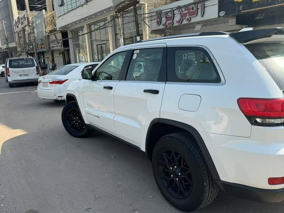 جيب ٢٠١٤ خليجي بأسمي رقم بغداد 
بيها حافة بنيد وجاملغ مبدل سونارها بالمنشور
محرك ٣٦٠٠ 
كير طيارة 
فتحة 
بصمة أبواب وتشغيل وتشغيل عن بعد 
كراسي كهرباء وجلد 
ماوس تحكم وضعيات
عليها ويل مال موديل ٢٠٢٠
شادلها عدسات زينون 
فاتح فتحة مال فيت بم 
البياع حي الإعلام 
السعر ١٧٢
***********
