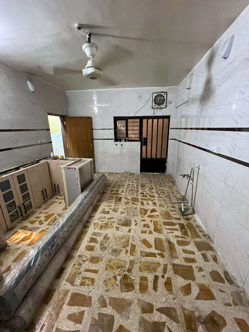 سلام عليكم
بيت ١٥٦ متر الواجهة ٦،٢٥ النزال ٢٥ للبيع النعيرية فلكة رقم ١٠ 
الطابق الاول : صاله ، مطبخ ، غرفة نوم ، حمام 
الطابق الثاني : 3 غرف نوم ، حمام 
للاستفسار اتصال واتساب : ***********
