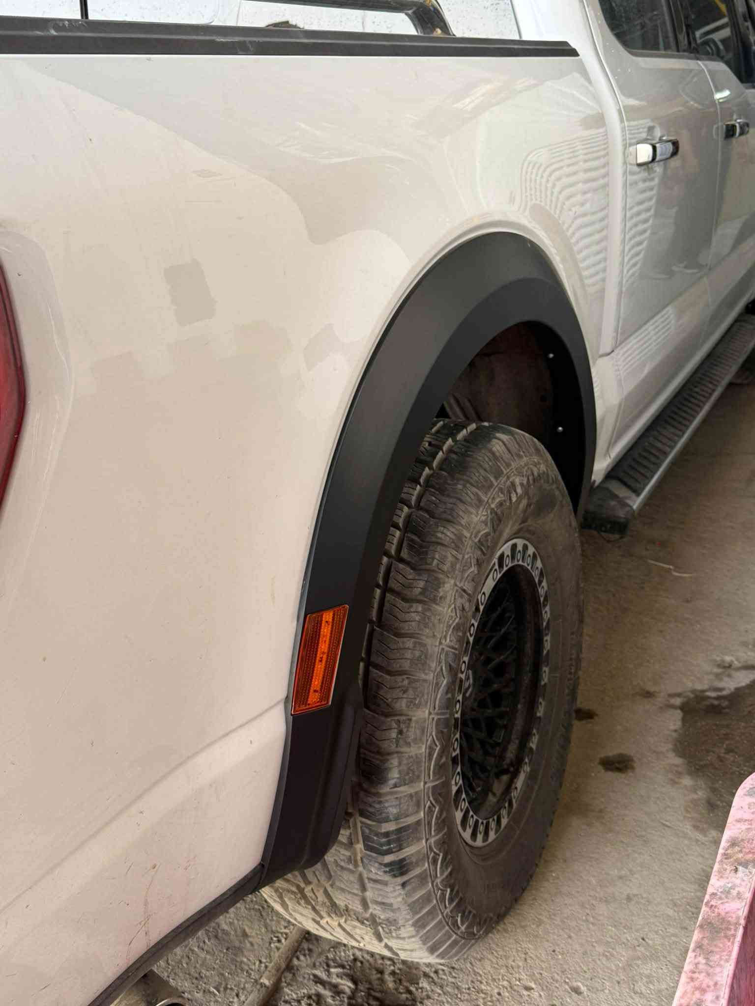 فورد F150 موديل 2021 
🔹تركيب تخم نفخات رابترا 
🔹تركيب سكوب بنيد رابترا R
🔹تركيب هوك سحب خلفي ثقيل 💪

📍📍العنوان ::👇
‏‎بغداد _شارع فلسطين _مقابل محطة وقود باب المعظم  و الاسواق المركزية مال مستنصرية 
داخل الفرع اول كراج على اليمين‎
مركز تراكات العراق 🇮🇶 

متواجدين كل ايام الأسبوع عدا يوم الجمعة  من الساعة التاسعة صباحاً وحتى الساعة السابعة مساء 
‏‎
‏‎يوجد توصيل لجميع محافظات العراق 🇮🇶  يرجى الاتصال خلال اوقات الدوام 
***********
***********
📍موقعنا مثبت على خرائط كوكل و ويز👇
استخدم Waze للقيادة إلى Baghdad - بغداد: https://waze.com/ul/hsvztdruvs

نص مكتوب في الصور:
- تركيب سكوب بنيد رابترا
- تركيب نفخات رابترا
- تركيب هوك خلفي
- مركز تراكات العراق
- تركيب سكوب بنيد رابترا R
- تركيب هوك سحب ثقيل