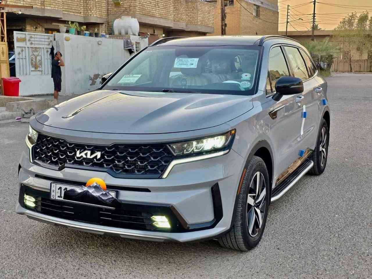 كيا سورنتو برستيج 2023 وارد امريكي
سياره كلييييييين كفاله من الحادث وشوف الصور والسونار واتأكد بيها رش امريكي قطعه فقط واتصل وتدلل 

فول 1/1.  بنوراما 

مقاعد جلد ابيض VIB ملكي منفصل 

محرك 4 سلندر توربو 

رقم بغداد بسمي

المواصفات

عدادات شاشة دجتل

-داخل ابيض ملكي مطعم بصاج 

-كشن امامي كهرباء

-تدفئة تبريد المقاعد الامامية  

-شحن هاتف واير ليس 

-نقاط عمياء 

-  4 رادارات  

ويل 20 بلاك توب 

-حساسات خلفية 

حساسات جانبية  خمس كامرات محيطه

-تحديد مسار 

-قيادة ذاتية 

-صندوك كهرباء 

بصمة تشغيل وابواب 

نظام ترحيب خارجي عند الاقتراب من السيارة 

بك لايت لد 

4 انظمة قيادة سبورت سمارت ايكو كومفورت 

وقوف تلقائي خلفي 

وقوف تلقائي امامي 

وقوف تلقائي جانبي  

سايد بريك بصمة

اوتو هولد وقوف ذاتي لفترات قصيرة 

تبريد منفصل مناخي  

نظام قفل الابواب والزجاج لحماية الاطفال 

نظام نزول المنحدرات 

نظام ملاحة GPS 

لايت زينون 4 عدسات LED

تشغيل عن بعد 

شاشة Apple Car play شاشات خلفيه بلاديه 

الانارة الداخلية LED 

مثبت السرعة Cruise

المودات والأوامر الصوتية

فحص أنظمة السيارة 

حساسات ضغط اطارات 

مقود جلد حياكة

تبريد شاشة

قطعتين تبريد 

‏  ABS نظام مانع الانزلاق

شارة في المرايا الجانبية

١٠ مخارج منفذ الطاقة 

 ا  Bluetooth / USB 
السعر 215
مكاني بغداد 
الستفسار***********
