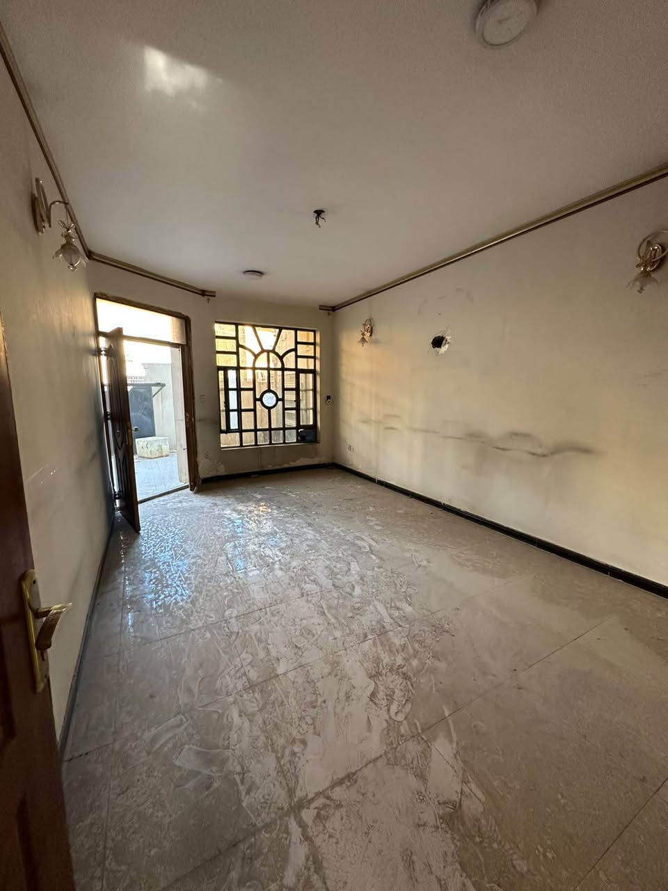 🏡 للإيجار في السيدية | عقار مميز
📍 الموقع: خلف جامعة الشعب
📐 المساحة: 150م² – طابقين تونات

✨ مواصفات العقار:
• 4 غرف نوم
• صالة
• هول
• مطبخ
• خدمات
• كراج
• تشجير خلفي 🌿

💰 بدل الإيجار الشهري: مليون ونصف دينار
🔹 مع مجال بسيط

🏢 يتوفر حصراً لدى مكتب حلم عقاري

📞 للتواصل والاستفسار:
***********

📍 مكتب حلم عقاري – ثقتكم عنوان نجاحنا
