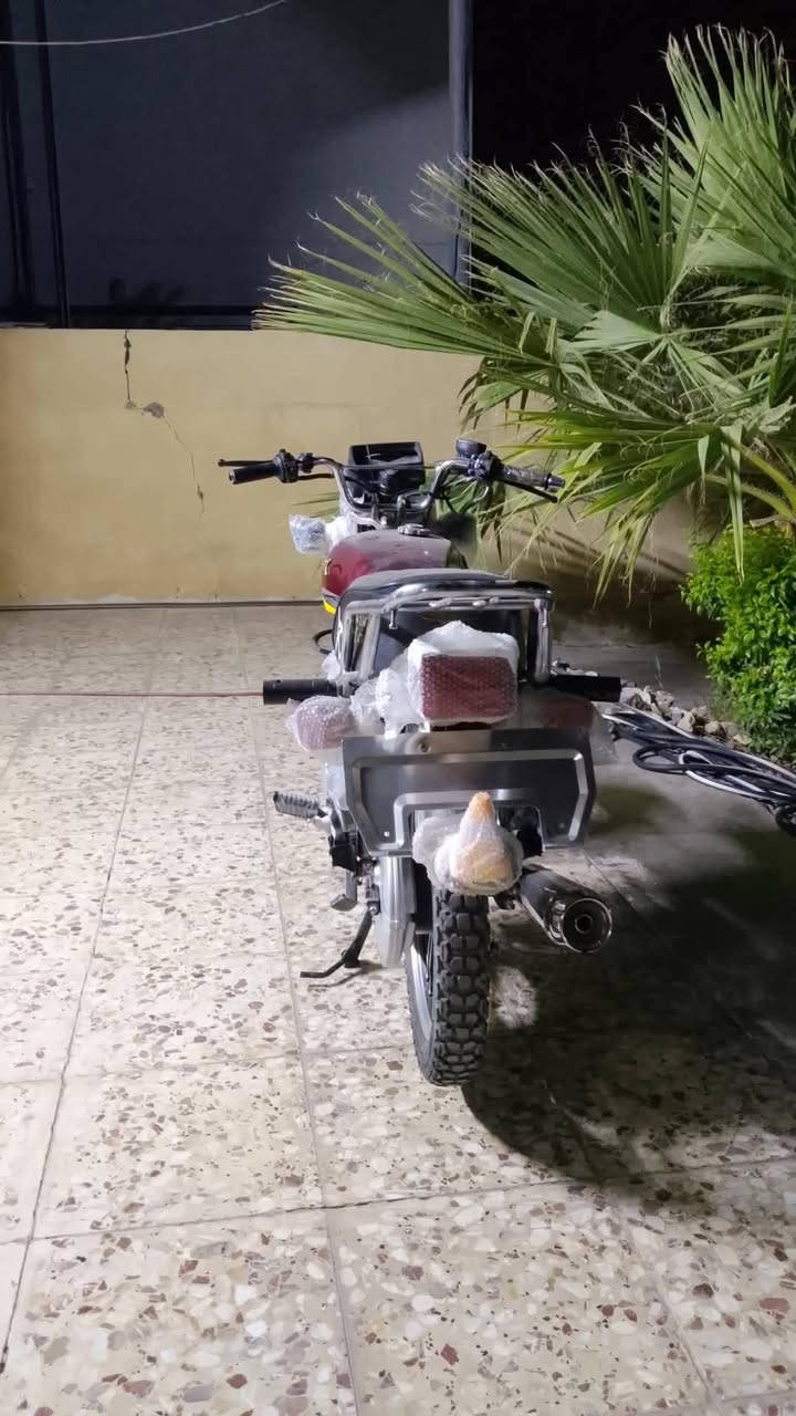 سلام عليكم دراجه نوع سيفان سونلك الموديل ٢٣ اوراق كامله منفيس  شلعه أو معدل خير من الله دراجه مابيه شي مبدل كله بلادي وضع الشركه مكان صلاح دين قريه ١٤رمضان السعر ٦٠٠او بي مجال الرقم ***********
