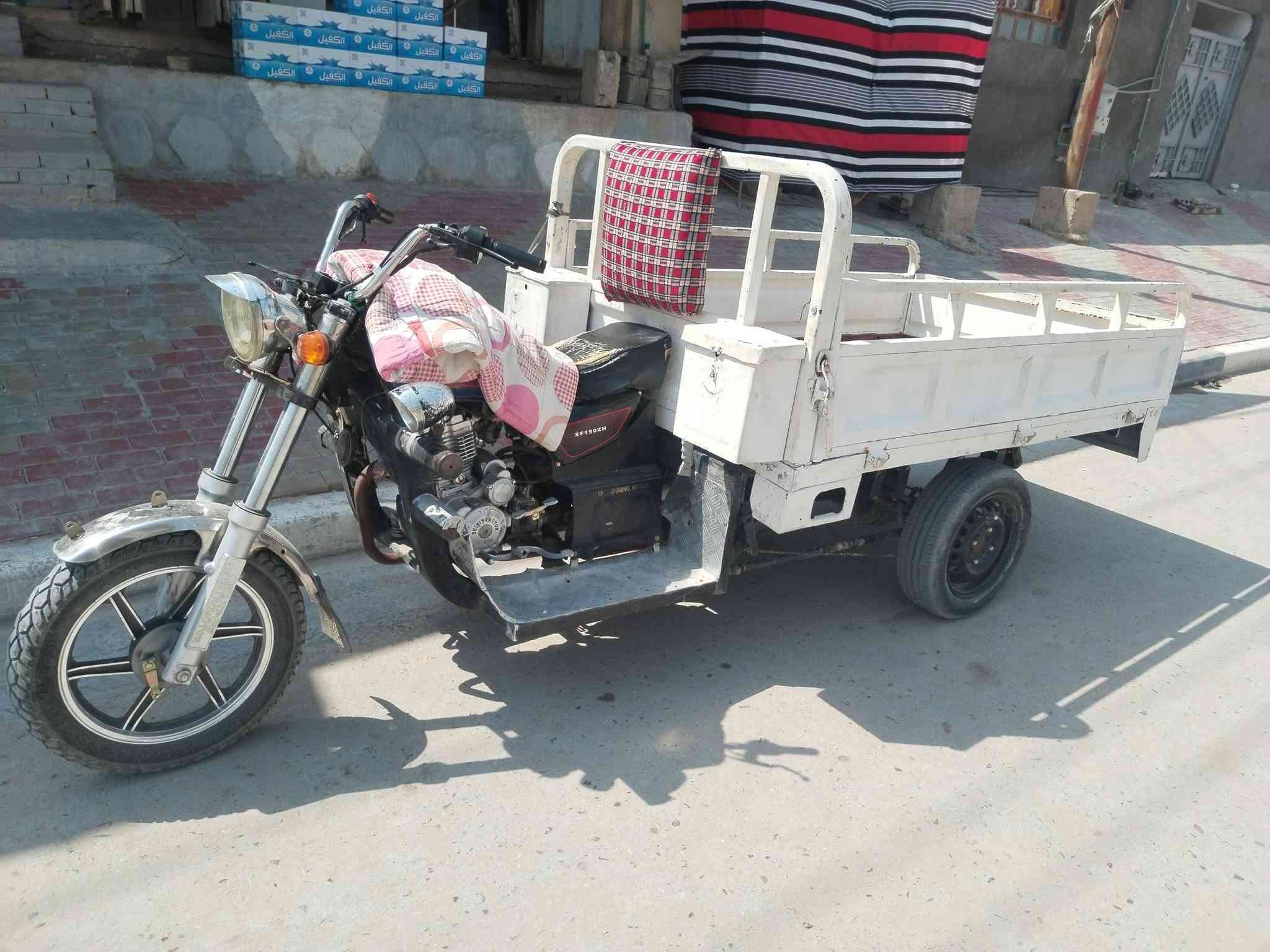 السلام عليكم ورحمة الله
ستوتة MTR  للبيع، نظيفة جداً .
المحرك: 150cc ، نظيفة 
الموديل: 2013
الأوراق: سنوية أصولية (رقم بابل ) 
المكان: كربلاء الحسينيه 
السعر: مليون ونص(وبيها مجال قليل).
، للتواصل والاستفسار الاتصال على الرقم ***********]
