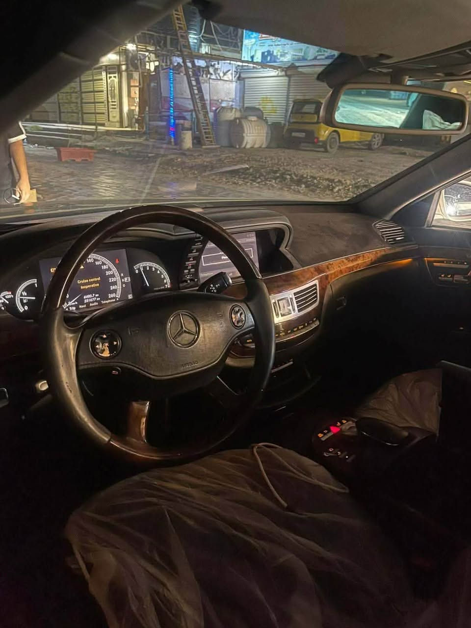 سلام عليكم 

مارسيدس بنز ٥٥٠ 
موديل ٢٠٠٨ 
رقم بغداد
مكفولة 
مابيها اي نقص 
فول مواصفات 
باب طويلة 
موجودة بغداد/ الكرادة 
للاستفسار 

+964 770 061 4833

