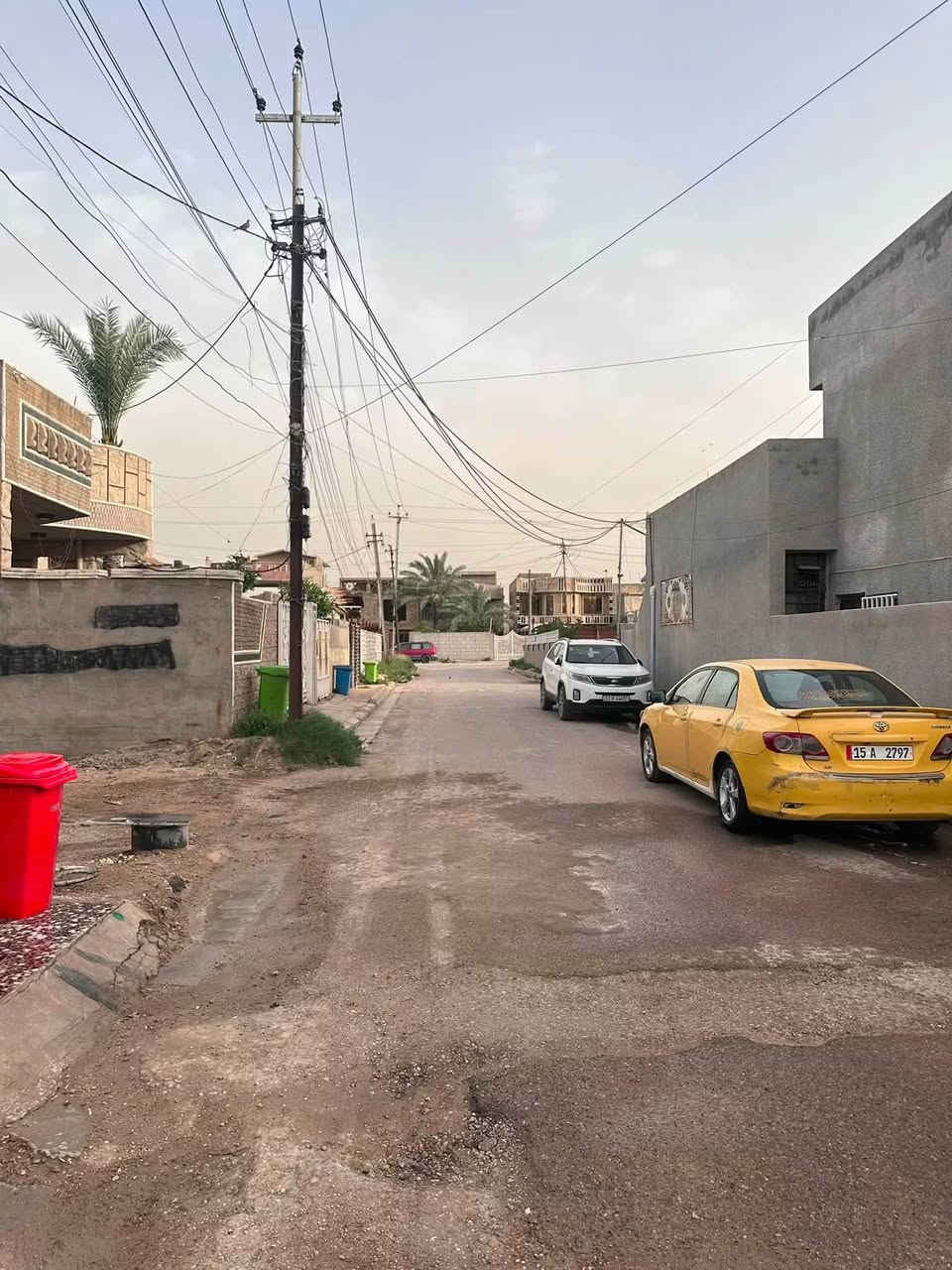 قطعه ارض للبيع مساحه 175.الواجهة 7.نزال 25 طابو صرف .المكان الزعفرانيه السده.الأستفسار اتصل ع الرقم***********
