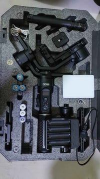ZHIYUN CRANE 2S • ٦ بطاريات • الديوانية