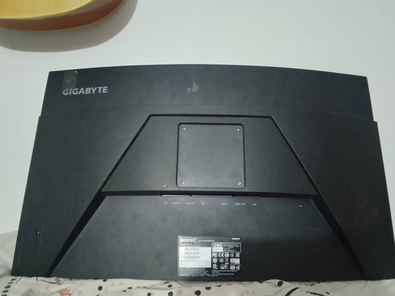 Gigabyte G32QC • 32 إنش • بوردات شغالة