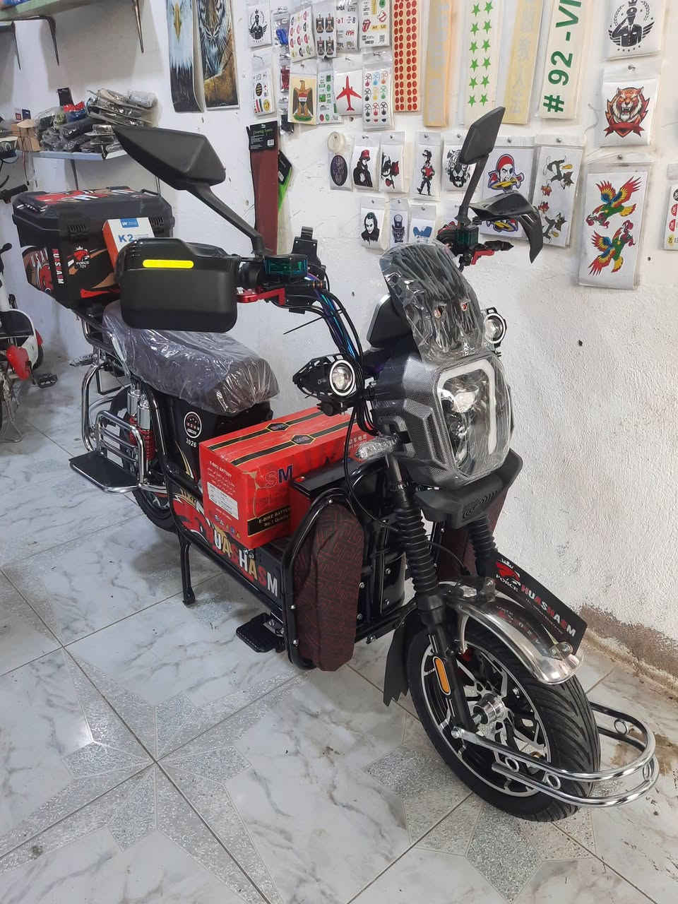 للبيع موطور شحن هيوشه 2026 اخر اصدار
جديد جديد جديد مامستخدم 
السعر 950 قفل جوه سوك ب 200 الف 
للتواصل ***********
.مكان الانبار قضاء هيت حي الاطفاء مقابل جامع حارث بن يزيد معروف بجامع شيخ مهند 
واي واحد يريد يريد يبيع مواطير او يسحب موطور من جمعيه اشتري من عنده نقد بسعر لي يعجبه
