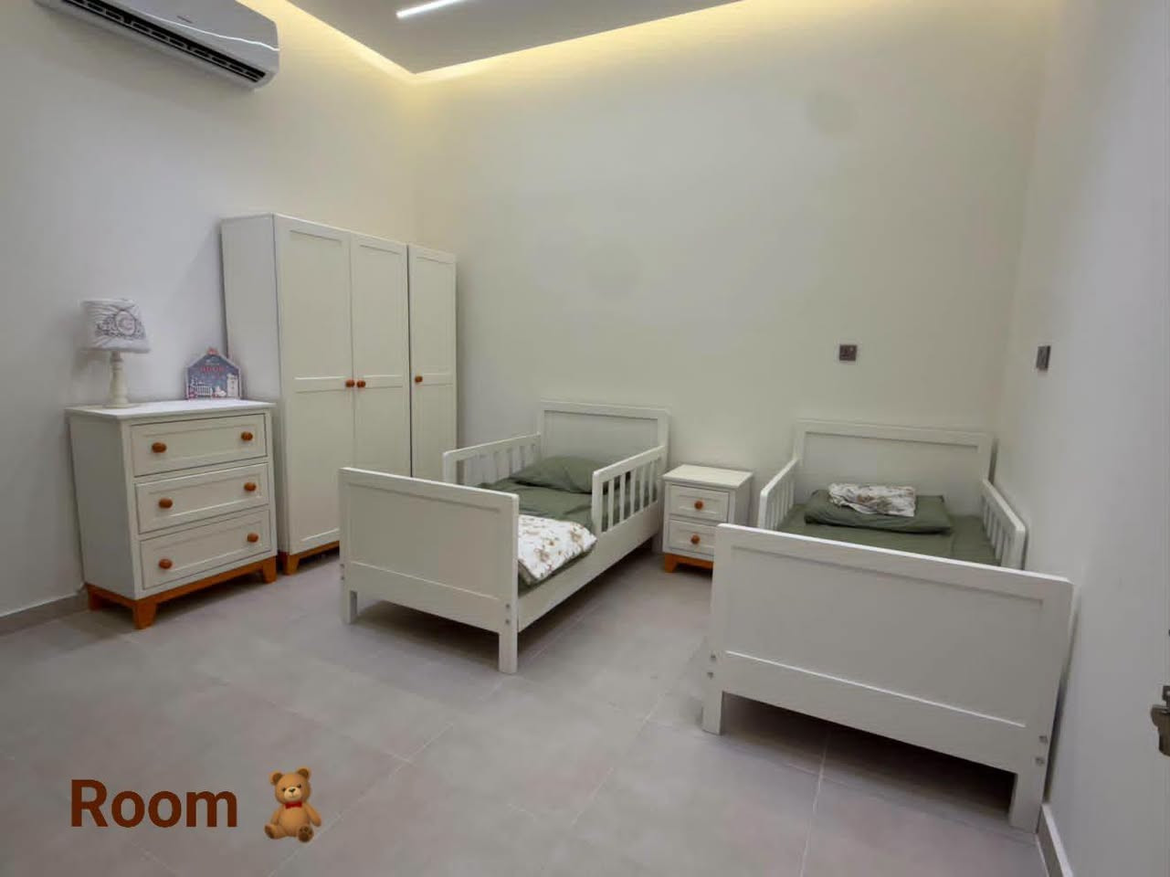 أوردر زبونتنا الراقية من العمارة.. شايفين الخير ان شاءالله وشكرا على الصور الجميلة ✨️ 🏡

نص مكتوب في الصور:
- Room
- تمت المشاهدة الأسبوع الماضي
- أمس ٩:٤٠ م
- تم إرسال ٤ من الصور بواسطة ZAINAB
- ٨:٤٥ م
- فدوه للذوق الراقي ان شاءالله شايفين الخير عليها
