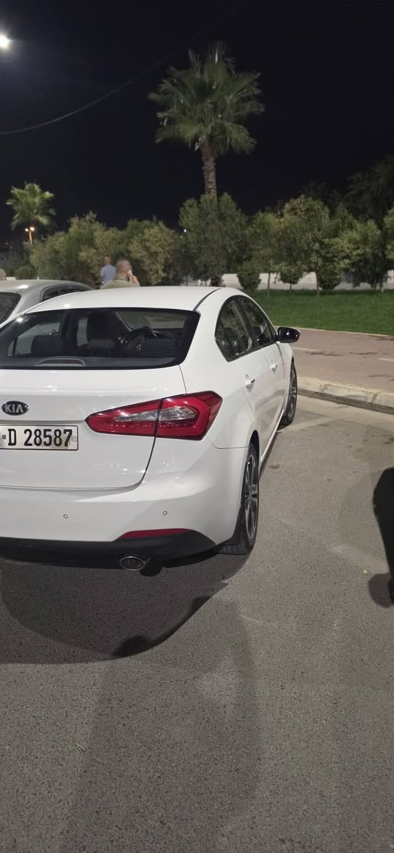 سلام عليكم
سيراتو للبيع 
موديل 2016 خليجي
كير مكينه كفاله 
محرك 1600 
ماشيه 123 الف
صبغ جامل خلفي 
مكان سياره سليمانيه 
رقم 
***********
