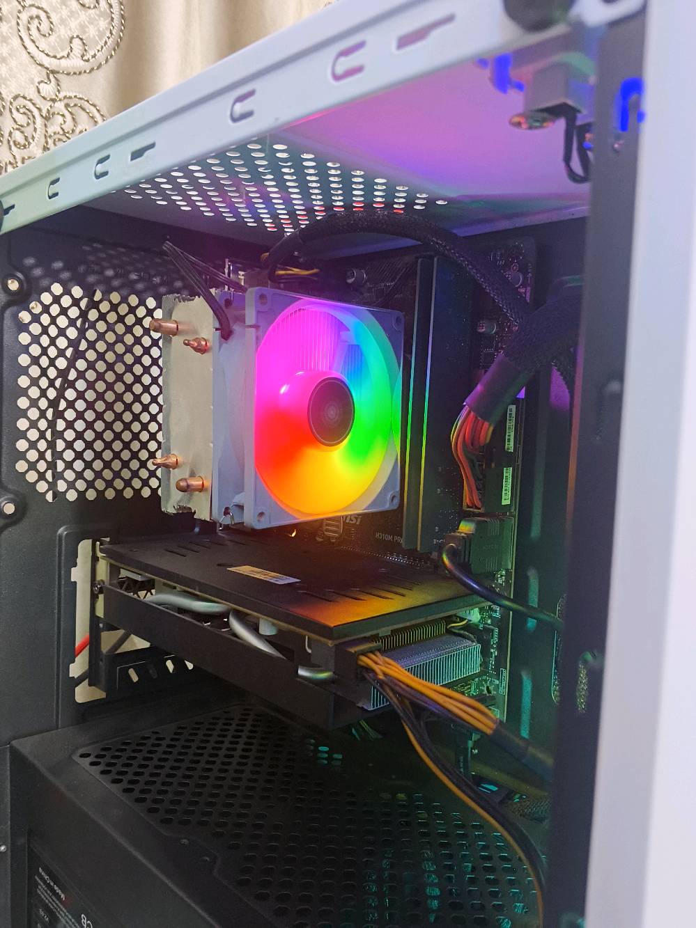 Vga AMD Radeon RX 580

Cpu cor i5-9400F Ram 2*8 M.B MSI H310M-Pro Psu 500 watt Storage: ssd 256 + HDD 500 Cooler AIR - COOLER