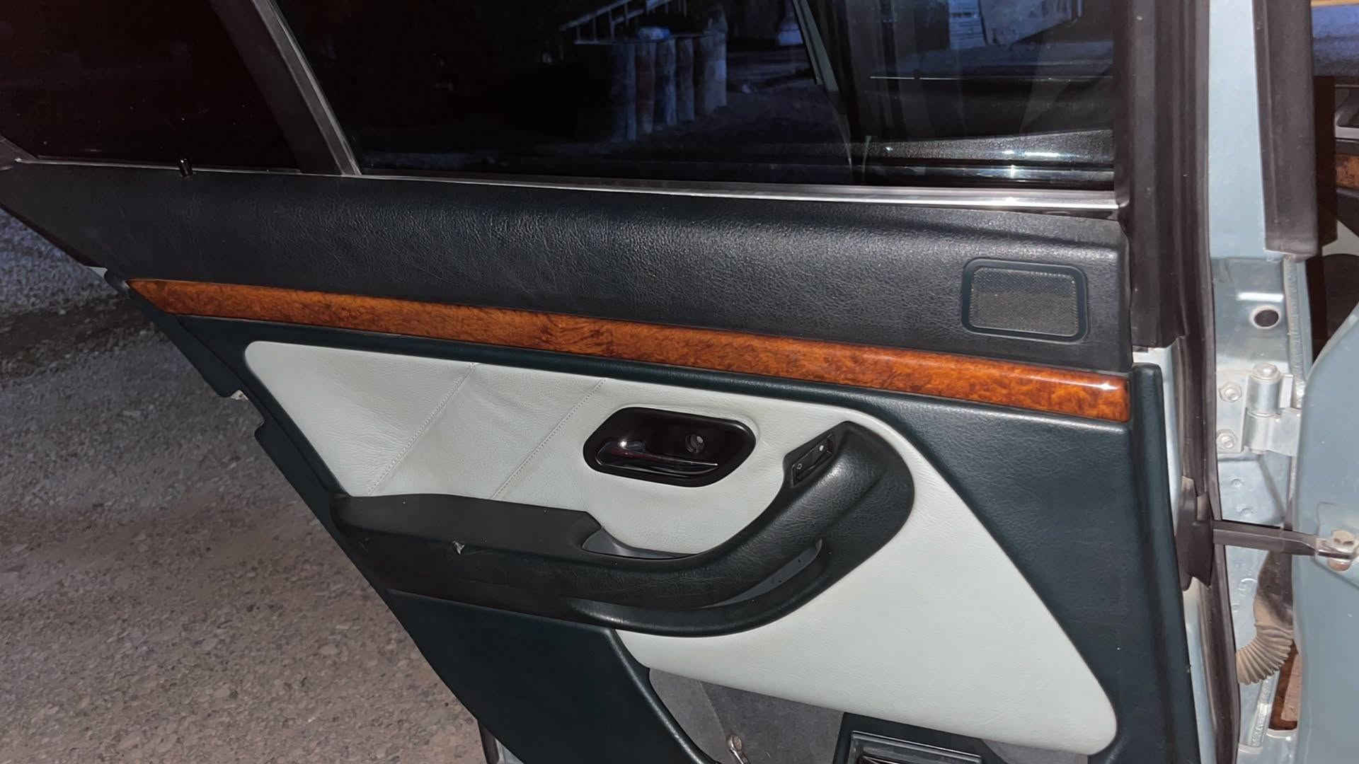 BMW سەقەر بۆ فرۆشتن مۆدیل ١٩٩٨ کامل کراوە بە ٢٠٠٣ پشت و پێش M چوار تایە و ویلی لۆک شاشە ئایپاد تەبرید سارد و گەرم لەسەر سویچ❄️٥٢٨دەبڵ دیجیتاڵ گێر و مەکینە تەقە و ڕەقەی بە شەرت سەیارەکە ساخە مەنەفێسی ئیبراهم خەلیلی لەگەڵە سەقفی بێ بۆیاخ بێ دەعم و لێدراو کامل لایت عەدەسە زینۆن ٨ئێرباگ گێڕ عادی و تۆماتیک و سپۆرت چوار جام ئۆئۆ و فول فولە بەس سڵاید نییە گۆڕینەوەش ئەکەم لەسەر دڵ گرتن شوێن پێنجوێن  *********** واتسئەپ و ڤایبەری لەسەرە

نص مكتوب في الصور:
- mashlah 🧿🤲 خوای گه‌وره‌ بیکات به‌ نسیبی ئه‌وه‌ی حه‌زی لێیه‌تی 🧿
- mashlah
- mashlah 🧿🤲🏻