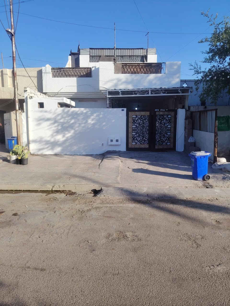دار للبيع مساحه 160 متر يحتوى على
4 غرف نوم

3 صحيات

كراج كبير

مطبخ كبير

منور

استقبال كبيره

صاله كبيره

الشعله قطاع الاول على الغربي ثالث بيت عن الركن مقابيل حديقه ***********
