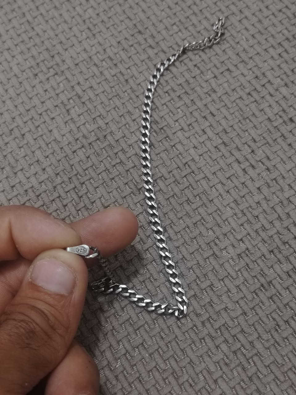 سنسله فضه إيطالي استخدام شخصي طول

 ٣٠ سانتيم تقريبا  حاليا

انكطع منهه وصله صغيره  هيه والقفل

 بسبب شقه  ماخذهه ٦٠  قبل ٤ اشهر أعلى

 سعر ابيع

كربلاء حي الوفاء ***********
