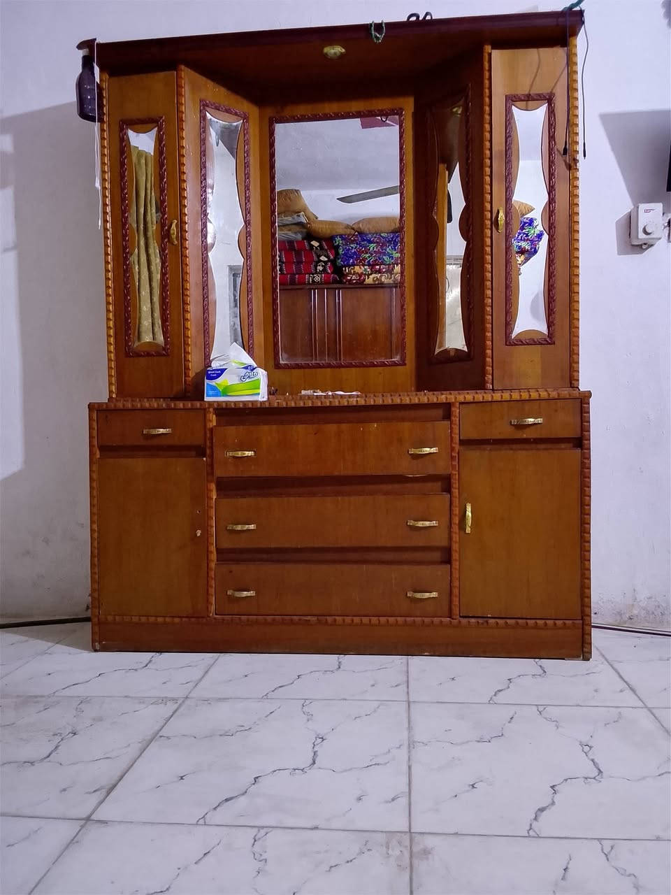 السلام عليكم اثاث بيت 🏠 للبيع بعدهن كلشي نضيف حيل بس رايد اشيل وريد ابيع العنوان بغداد ابو غريب الحصوه النصر ول سلام تواصل ع رقم هاتف 📞 *********** بي واتساب يراسلني ونطي السعار

