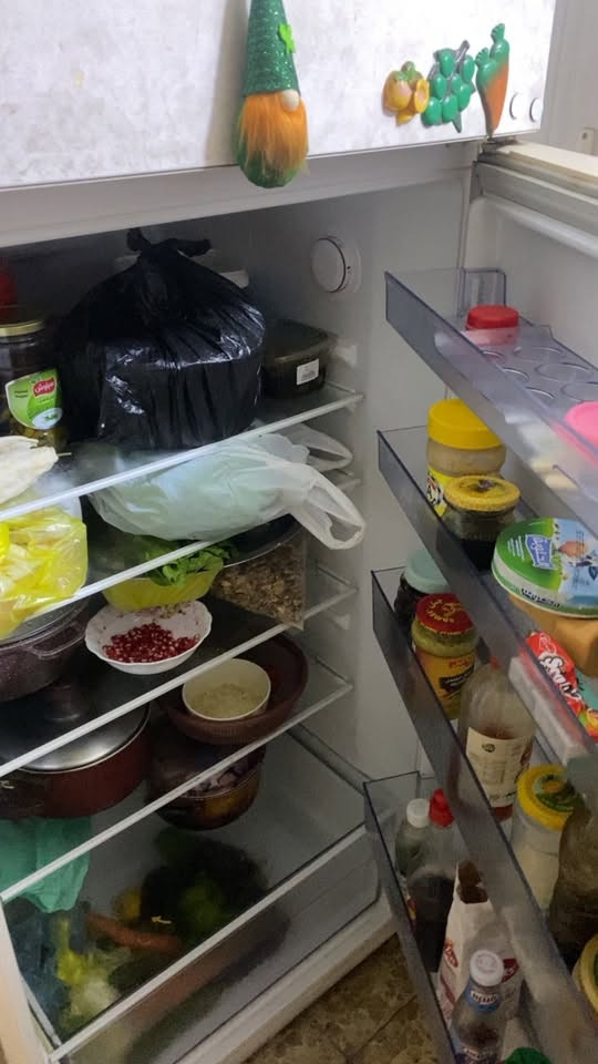 غراض بيت للبيع مابيع قطعة قطعة ابيعهن شلع كلهن باربع ملايين وبيهن مجال للشراي وهذا رقمي بي واتساب ***********
