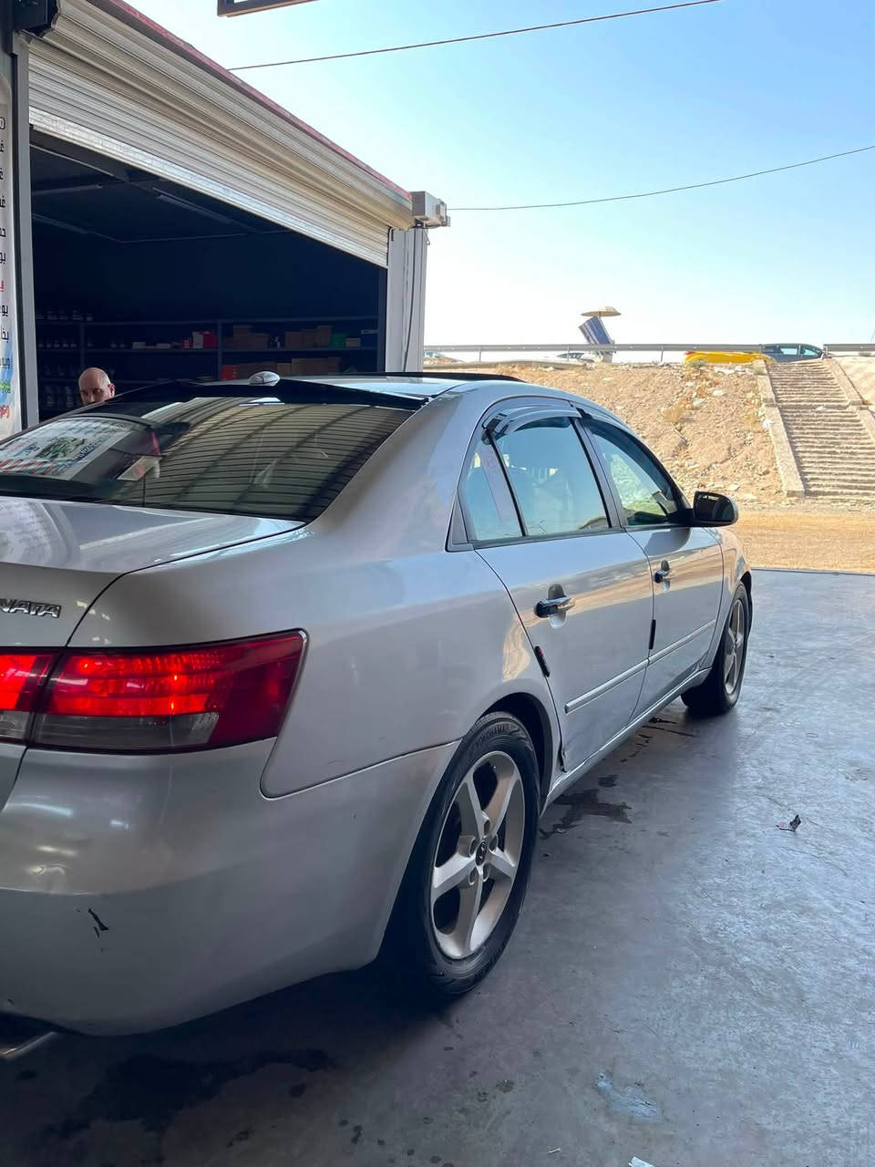 سوناتا 2008 لمتدد محرك V6 3300 
محرك وكير جدد بلباكيت نكره سلف
السياره عليها منظومة غاز يعني التفويلة ب 9 الف 
حادث السياره جاملغ خلفي جهة السايق + باب السايق مبدل باقي السياره كلها ليبل واحد ممبدل بيها قطعة 
مواصفات السياره :
مزروع عدسات زنون ب 150$
كامرة خلفية دوارة ع بارك 
شاشه كار بلاي 
فتحة سقف
سستم سماعات اصلي دمام قوي 
تخم تاير بلباكيت 
صدر امامي خلفي بلباكيت 
منظومة بريك كامل بلباكيت
منضومة تبريد جديده
السياره هواي مصروف عليها من كماليات والصور كدامك وشوف بعينك 
السعر : 95 وبيها مجال 
مكاني : بغداد حي العدل شارع الاسواق المركزية
للاستفسار ***********
