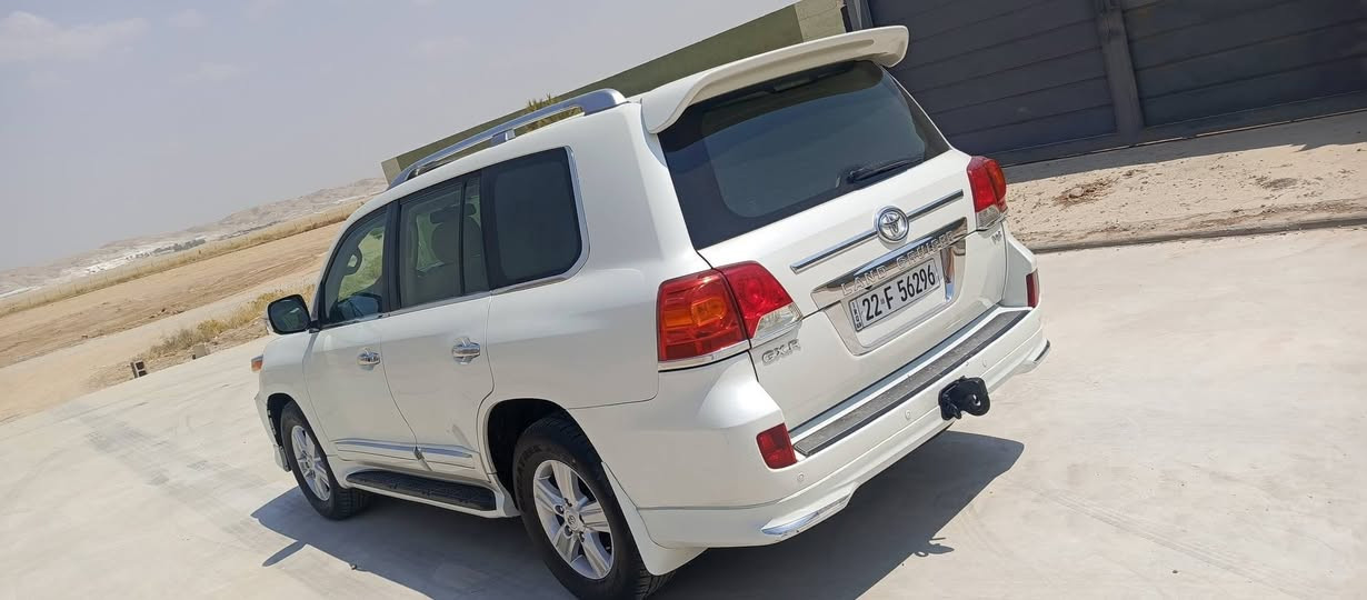 السلام عليكم تويوتا لاندكروزر للبيع موديل 2015 سيارات بدون صبغ فقط بهم مكانين مواصفات شاشه مواصفات السياره 8 ارباك سياره كلش حلوه شاشه كبير مراويه شفت سلايت تشغيل عن بعد نزال فول مواصفات ماكينه جير بشرط سياره كلش حلوه عنوان كركوك اتصال ***********
