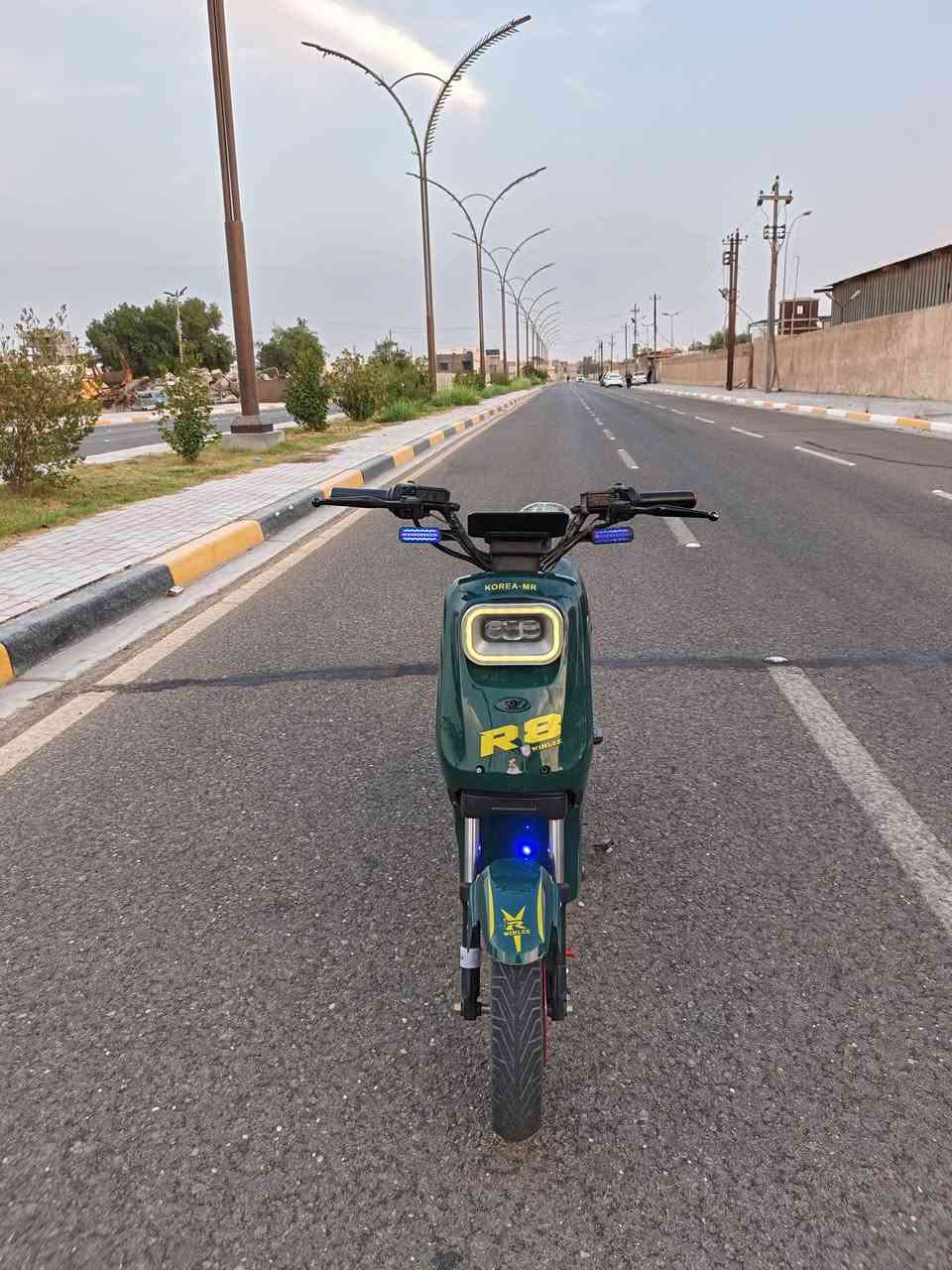 السلام عليكم بايسكل شحن R8برو2025 بطاريات جدد ملف عقل مابيهن شي سرعته 109 اربع اشاير اشاير يمنه يسره 4سرع ملاحظة. اللايت الناصي ميشتغل اما العالي يشتغل هورن ملف 2000واط ٥بطاريات حجم الكبير ونلي 36امبير 64فولت ويه البايسكل سلة ومرايات شاشه تبين كل عطل بالبايسكل البايسكل نضيف مستعمل قليل سعرة 480وبي مجال مكاني كربلاء للأستفسار *********** ومتواجد على الماسنجر.
