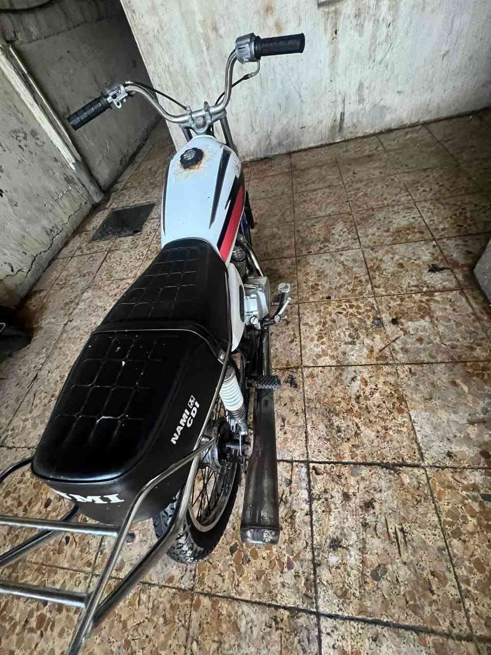 سلام عليكم شباب ايراني للبيع شاصي نامه محرك انيرجي ما مفتوح ناعمه كلش دراجه تخبل ما ناقصه شي معدل فصله تخبل مكاني المعقل *********** ب350قفل
