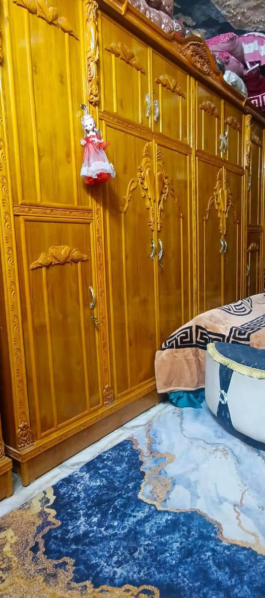 غرفة نوم للبيع صاج عراقي ٦ ابواب ام التاج نضيفة جدا استخدام قليل

للاستفسار راسلني خاص 
واتساب ***********
