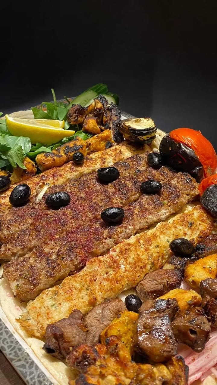 مطعم الكرم • كباب دجاج • كباب لحم