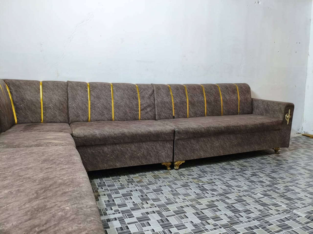 سلام عليكم ديوان البيع نظيف مابي اي ضرار السعر 250 العنوان كربلاء حي العامل يوجد توصيل داخل كربلاء الستفسار ***********
