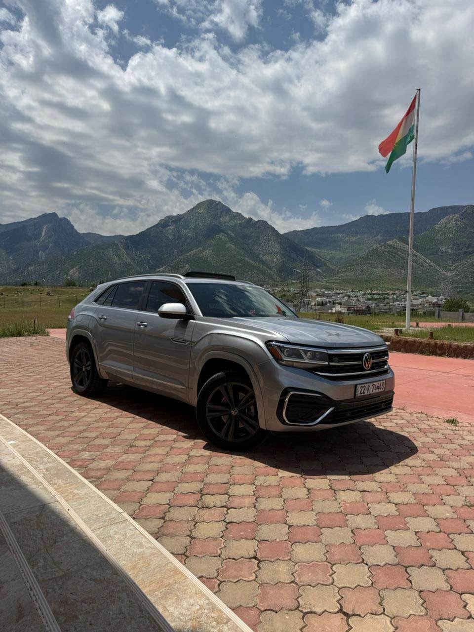2021 VOLKSWAGEN ATLAS, SE 
ڤۆلکس واگن ئەتڵەس کرووس سپۆرت ٢٠٢١
مواسەفات SE
کوشن جلد 
مەکینە ٣.٦   6شەش پستن بەنزین
بێ بۆیاغ هیچ بۆیاغی نیە یەک پاچەی بیلاد گۆراوە 
رەنگی سلڤەر 
پانۆڕاما
حەساس 
کوشن هیتەر 
بەسمەیە 
ئاوێنە رادار 
کوشن کارەبایی
شخال و رادار
کوشین گرم
دیاری کردنی خێرایی و هەستەوەری باران
کتابی جام رەشی لۆ کرایە
نرخی ٢٣٥ وەرەقە و مەجال
رقم شانسی 1V2PE2CA2MC200543
ژمارەی تەلەفۆن ***********.  *********** سوران, أربيل
