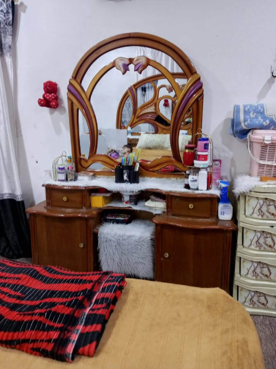 سلام عليكم عندي هاي غراض للبيع الجلسه 250 بيه مجال قليل.و الجربايه والزاويه والميز سعرهن  300
 ‪ ***********‬
اتصل هاذ رقم اذ شراي 

عنوان الزبير
