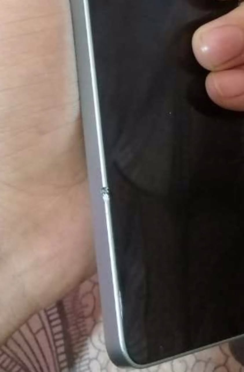 السلام عليكم poco f6
ذاكرة ￼￼512
جهاز غني عن التعريف 
بي ضربة بالشاشة مثل ماواضح وما مأثرة على المس او الاداء
يشغل جميع الالعاب على ١٢٠ فريم 
المعالج snapdrgon 8sg gn3
العنوان البصرة قضاء الصادق الناحية 
رقم الهاتف ***********
السعر 300 قفل رجائآ بدون مداحر 💜🤍
