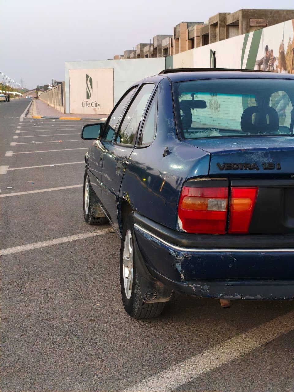 ئۆپڵ ڤیکترای سنوق
مودیل 1993ی سلایتە 
مەکینەی 18گێر عادیە مەرغوب 
گێڕو مەکینەی بەشەتە 
سەنەوی کارتونیە سیارەکە لە 2005لای خۆمانە سیارەی مەعرەز نیە 
سنوی و حاسیبەو ئەولیات و ماڵی مەدەنی و موس و براوەی بەشەرتە
تەقەو رەقەی نیە 
کارەبای کامل ئیش ئەکات 
گێجەکانی ئیش ئەکات 
هەوای گەرمی ئیش ئەکات 
جوار تایەی لوک لوکی لەسەرە 
دەعم و لیدانە و قەرجیشی نیە 
سعرەکەیشی خوار هەمو بازارە 
19گڵا و مەعامەیە کەمی تیایە 
شوین کلار  ماڵی دۆستە و 
سیارەیە جاهیزی بی مەسروفە 
ژ.م ***********
