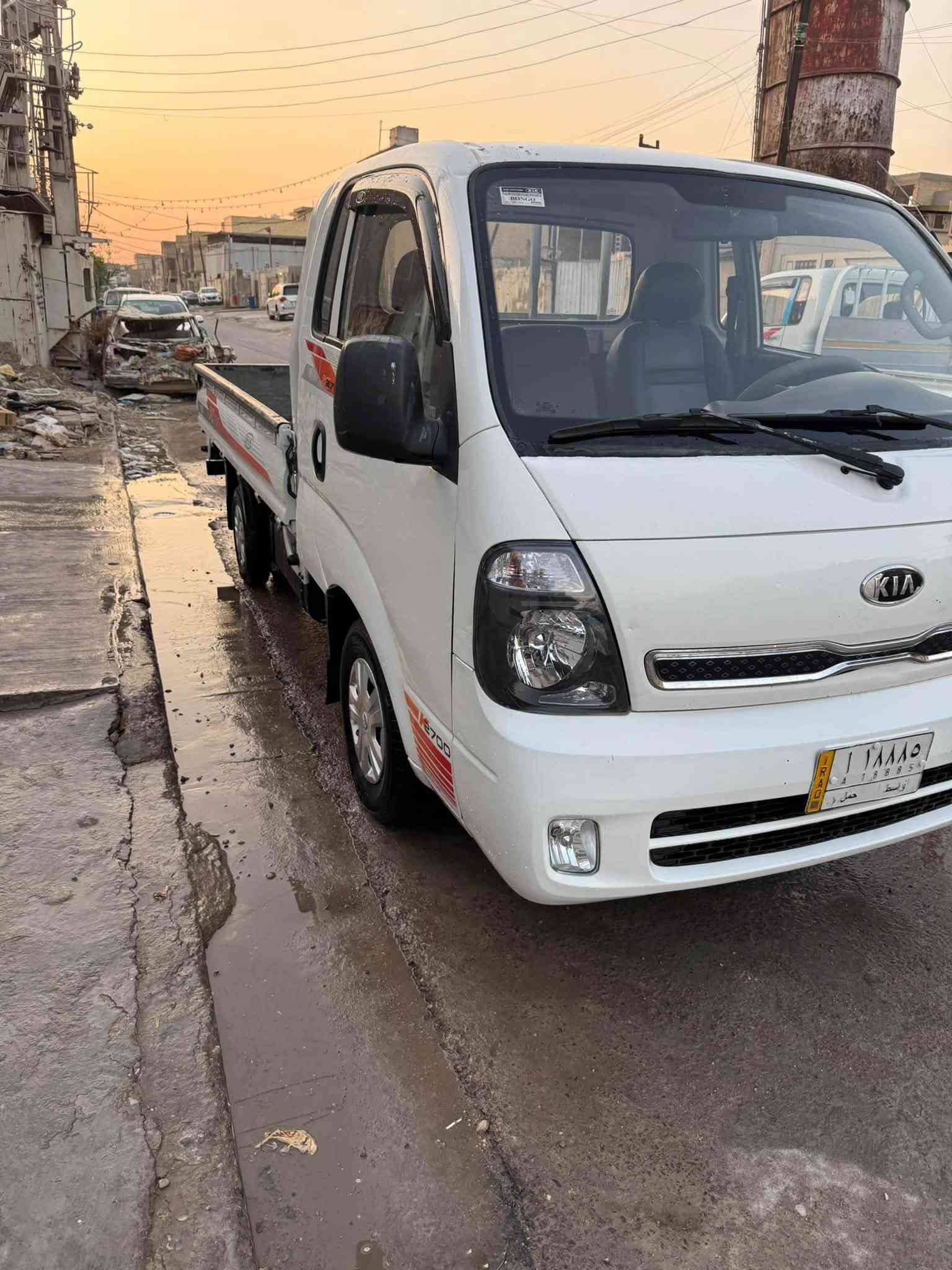 السلام عليكم كيا البيع 2700 سياره جاهزه مكينه جديده تخم تاير بيها صبغ بلدوس شاصي مكفل مكينه مكفول لاتنقيص ولاتبخير رقم واصط السعر105العنوان بغداد البلديات رقم *********** سنويه ورقم علينه
